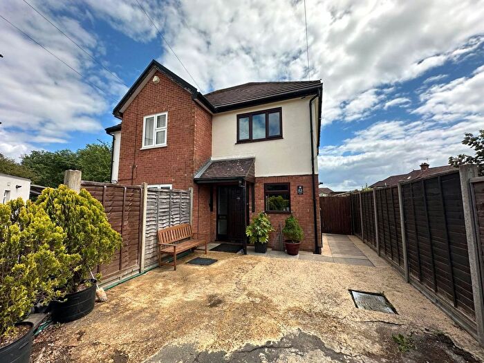 2 Bedroom Detached House To Rent In Blandford Waye, Hayes, Greater London, UB4