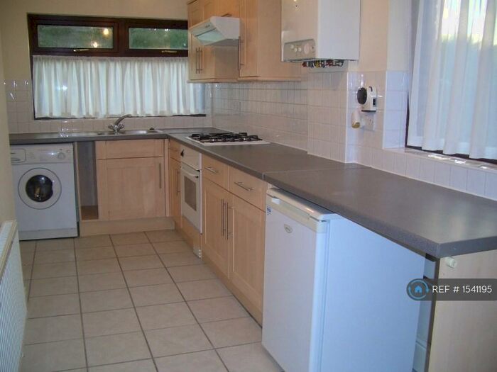 4 Bedroom Semi-Detached House To Rent In Victoria Road, Manchester, M14