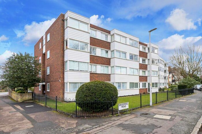 2 Bedroom Flat To Rent In Broomhill Road, Woodford Green, IG8
