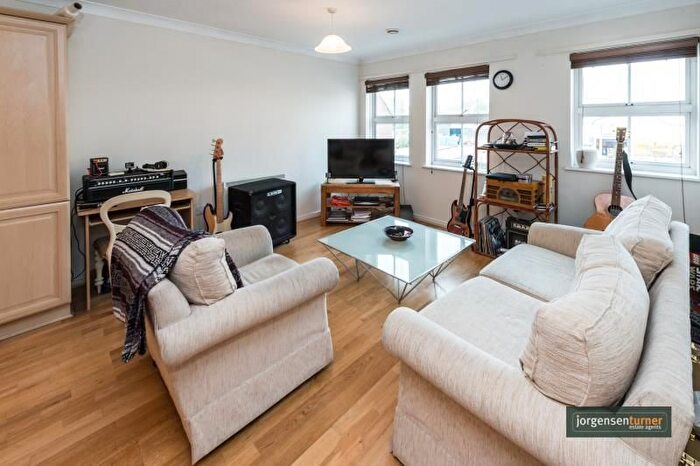 1 Bedroom Flat To Rent In Aspen Court, Horn Lane, London, W3
