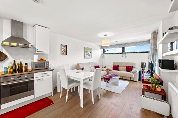 1 Bedroom Flat To Rent In Carter House, SW11