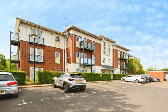 2 Bedroom Flat For Sale In Park View Road, Leatherhead, Surrey, KT22