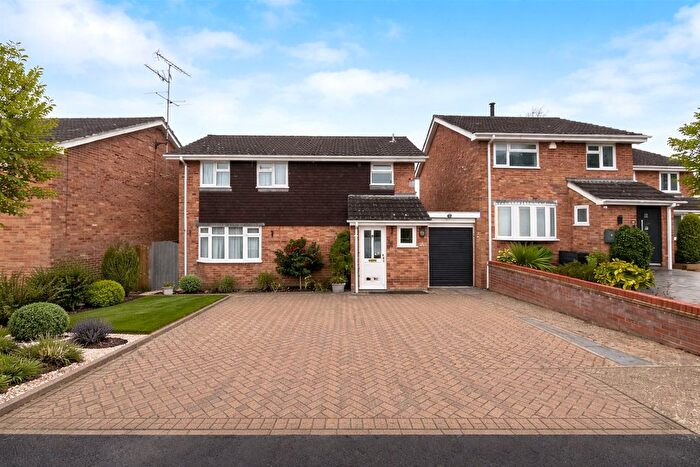 3 Bedroom Link Detached House To Rent In Oldbury Close, Frimley, Camberley, Surrey, GU16