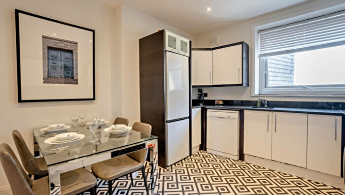 4 Bedroom Penthouse To Rent In Strathmore Court, Park Road, NW8