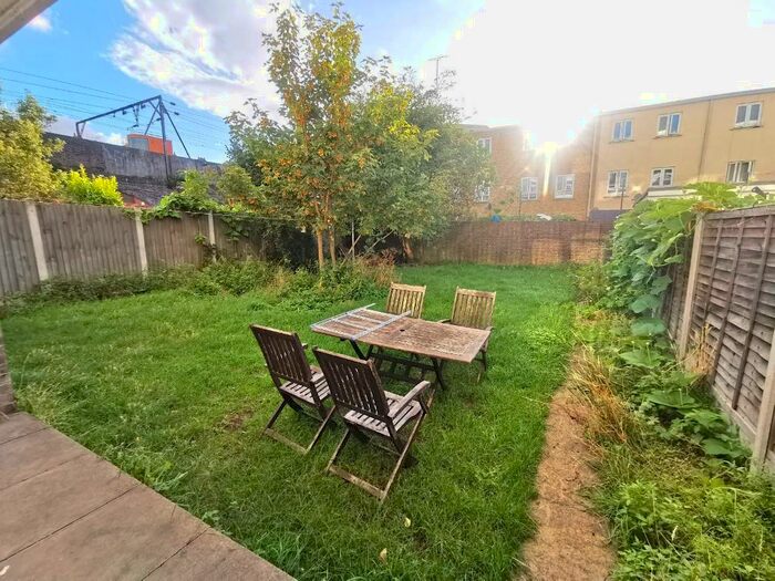4 Bedroom Maisonette To Rent In Chapman Street, London, E1