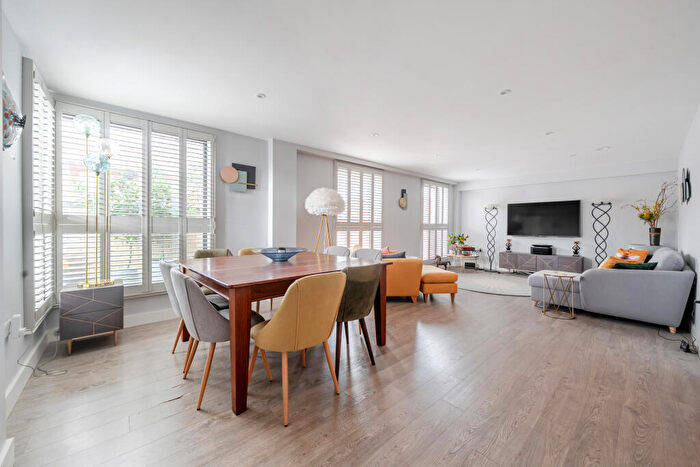 3 Bedroom Flat For Sale In Southgate Street, Winchester, SO23