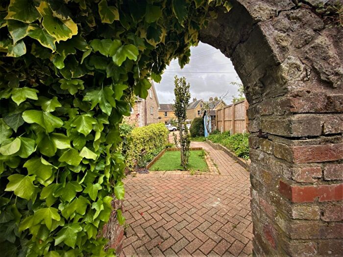 2 Bedroom House To Rent In Park Road, Cowes, PO31