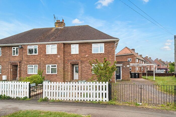 3 Bedroom Maisonette For Sale In Silver Birch Road, Andover, SP10