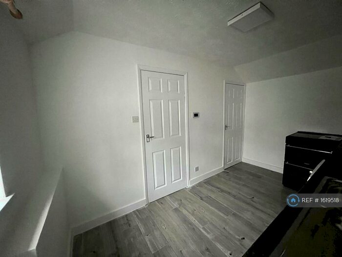 Studio To Rent In Palmerston Road, Peterborough, PE2