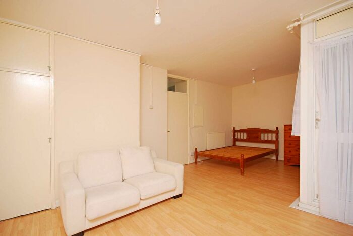 Studio To Rent In Clark Street, Whitechapel, London, E1