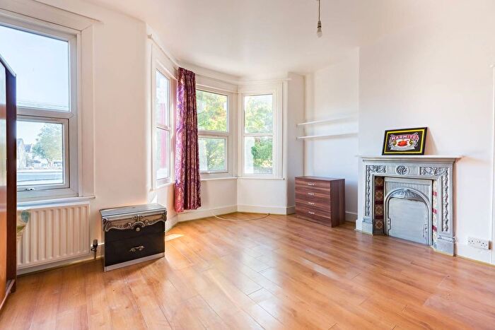 4 Bedroom Terraced House To Rent In Churston Avenue, Upton Park, London, E13