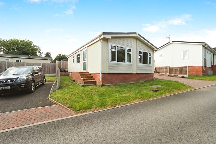 2 Bedroom Mobile/park Home For Sale In Hidden Valley Chalet Park, Bridge Lane, Derby, DE72