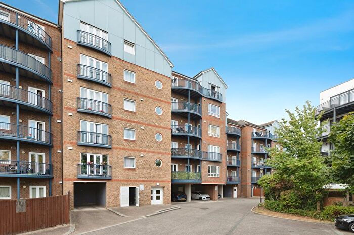 2 Bedroom Flat For Sale In Anchor Court, Argent Street, Grays, Essex, RM17