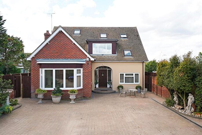 4 Bedroom Detached House For Sale In Junction Road, Gillingham, ME7