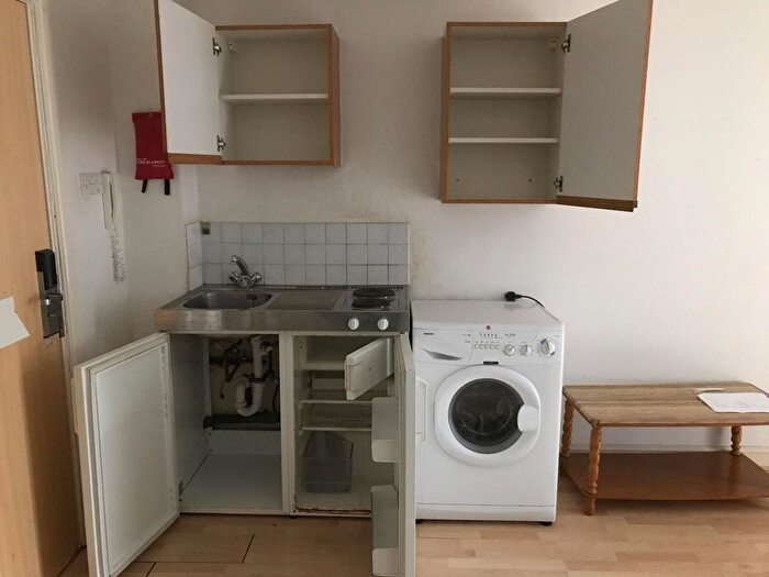 1 Bedroom Flat To Rent In Flat, Clarendon Road, Leeds, LS2