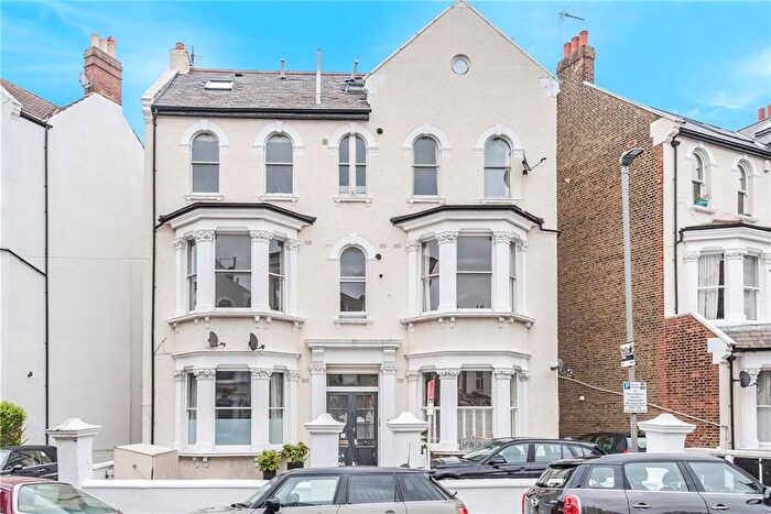 2 Bedroom Flat For Sale In Sisters Avenue, Clapham Common Northside, SW11