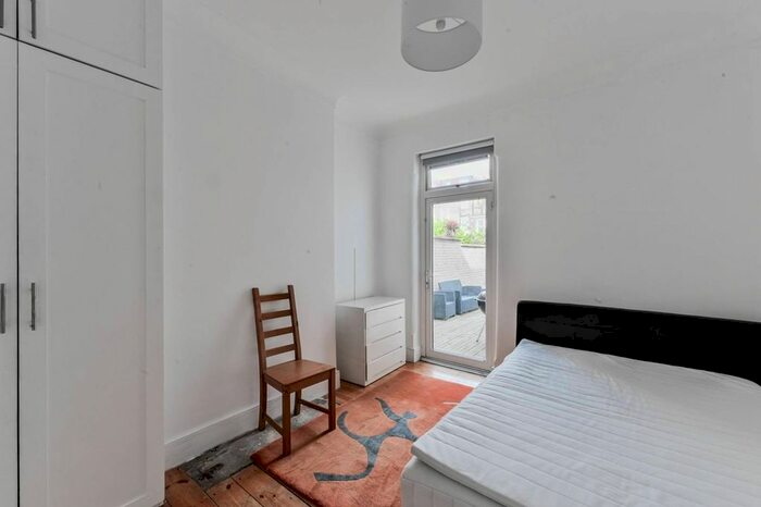 2 Bedroom Flat To Rent In Lausanne Road, Harringay, London, N8