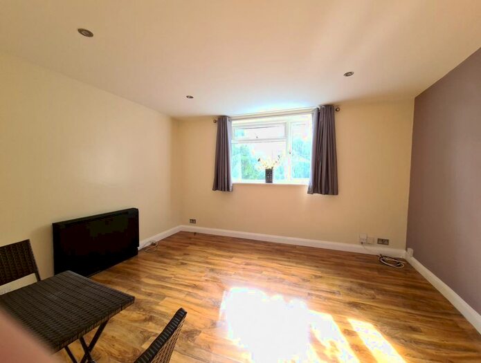 1 Bedroom Flat To Rent In High Street South, Dunstable, LU6
