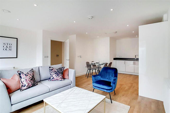 2 Bedroom Apartment To Rent In Artisan Apartments, Stratford, E15