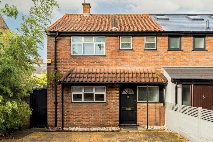 3 Bedroom Property To Rent In St. Margarets Road, St Margarets, Twickenham, TW7