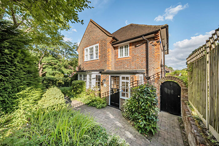 3 Bedroom Semi Detached House For Sale In Bede Close, Pinner, HA5