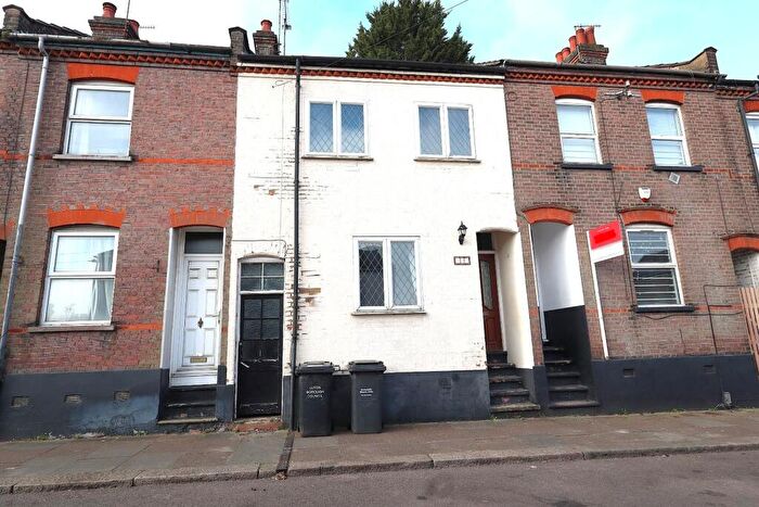 3 Bedroom Terraced House For Sale In Baker Street, Luton, LU1