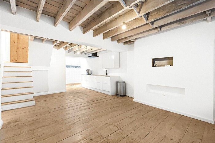 2 Bedroom Apartment To Rent In King Henrys Walk, London, N1