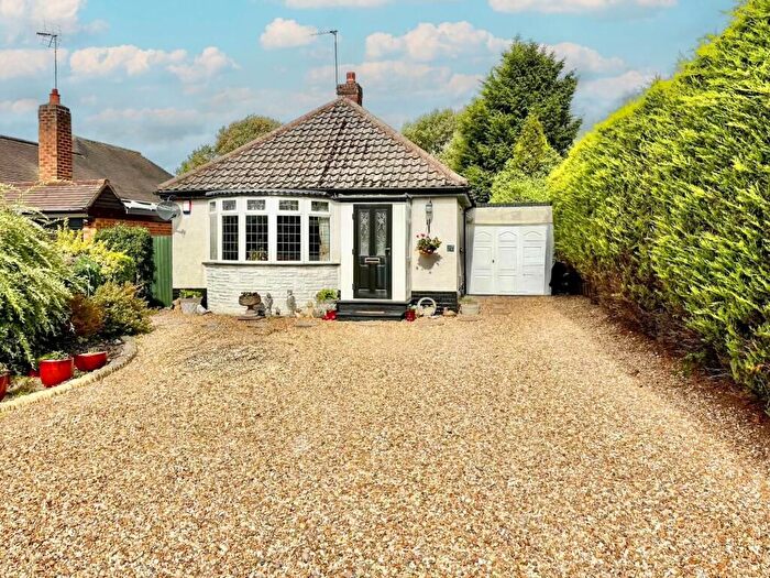 2 Bedroom Bungalow For Sale In Bridgnorth Road, Wolverhampton, WV5