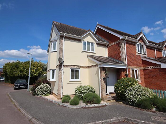 2 Bedroom End Of Terrace House For Sale In Holmes Close, Chippenham, SN15