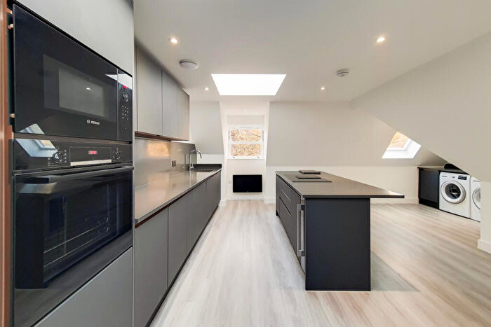 2 Bedroom Flat To Rent In Chislehurst Road, Chislehurst, BR7