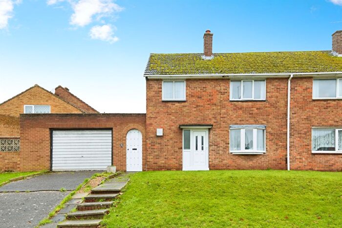 3 Bedroom Semi Detached House For Sale In Sycamore Road, Burton-On-Trent, DE15