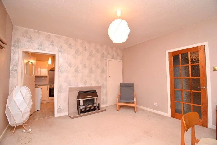 2 Bedroom Flat To Rent In Northfield Broadway, Edinburgh, EH8