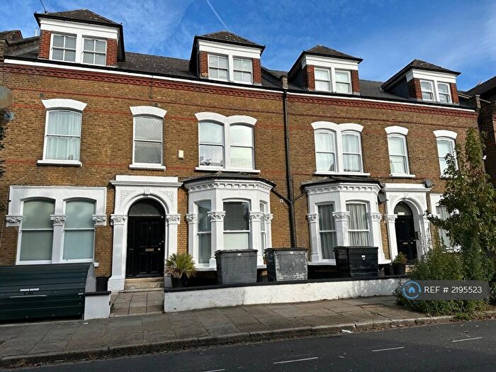 Studio To Rent In Gloucester Drive, London, N4