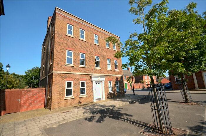 2 Bedroom Flat To Rent In Knightsbridge Place, Aylesbury HP19