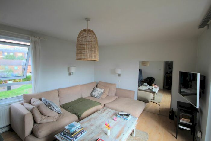 2 Bedroom Maisonette To Rent In Chambord Street, Shoreditch, E2