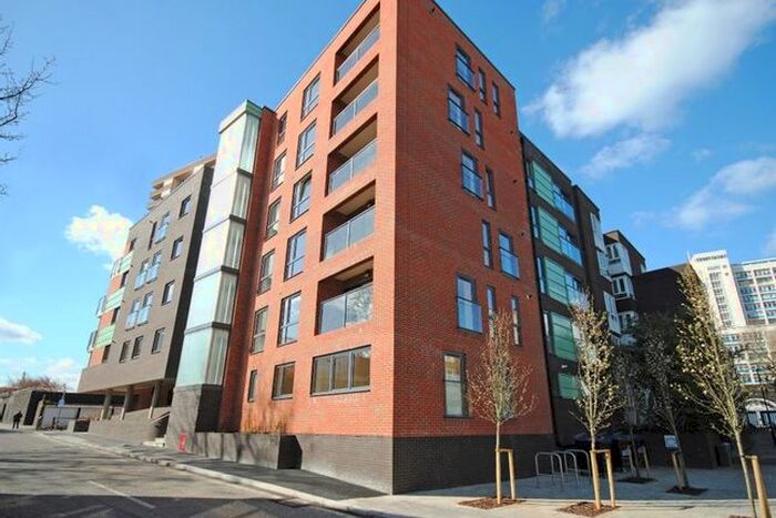 3 Bedroom Flat To Rent In Melbway House, Meadow Street, Elephant And Castle, SE1