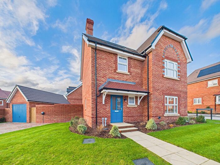 4 Bedroom Detached House To Rent In Oakdale Road, Maidenhead, Berkshire, SL6