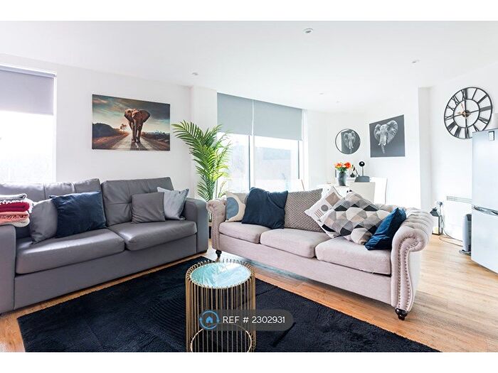 3 Bedroom Flat To Rent In Advent Way, Manchester, M4