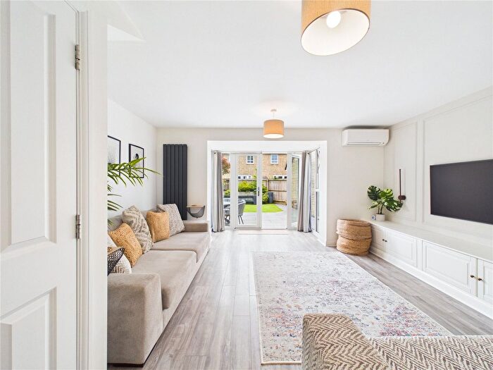 4 Bedroom Semi-Detached House For Sale In Maes Knoll Drive, Bristol, BS14