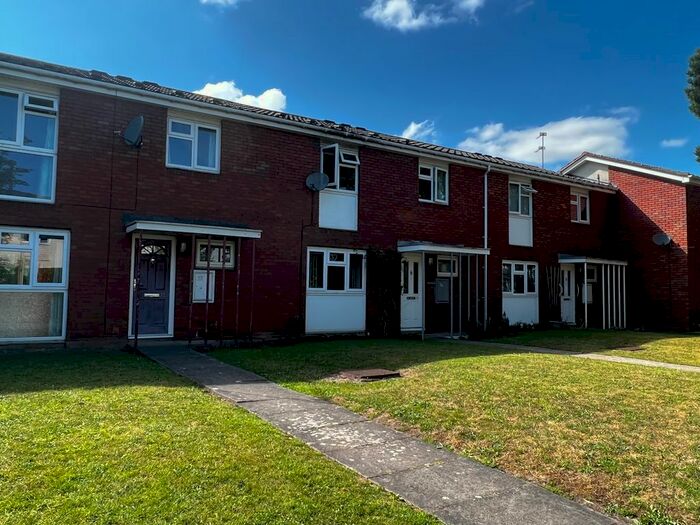 3 Bedroom Semi-Detached House To Rent In Lulworth Walk, Merry Hill, Wolverhampton, WV4