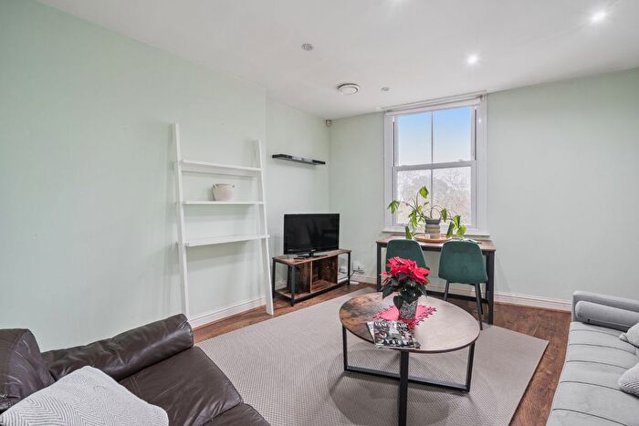 2 Bedroom Flat To Rent In High Street, Wimbledon, London, SW19