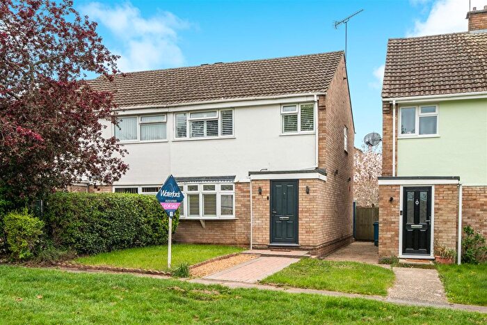 3 Bedroom Semi Detached House For Sale In Bartons Drive, Yateley, Hampshire, GU46