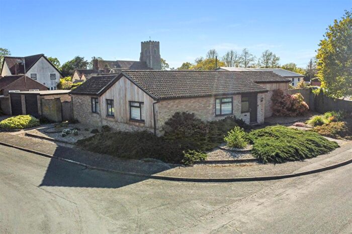 4 Bedroom Detached Bungalow For Sale In The Close, Tattingstone, IP9