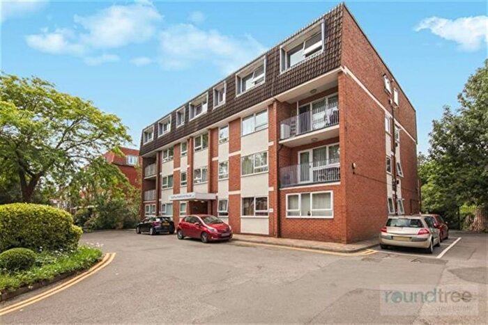 2 Bedroom Flat To Rent In Northumberland House, Ballards Lane, Finchley, N3