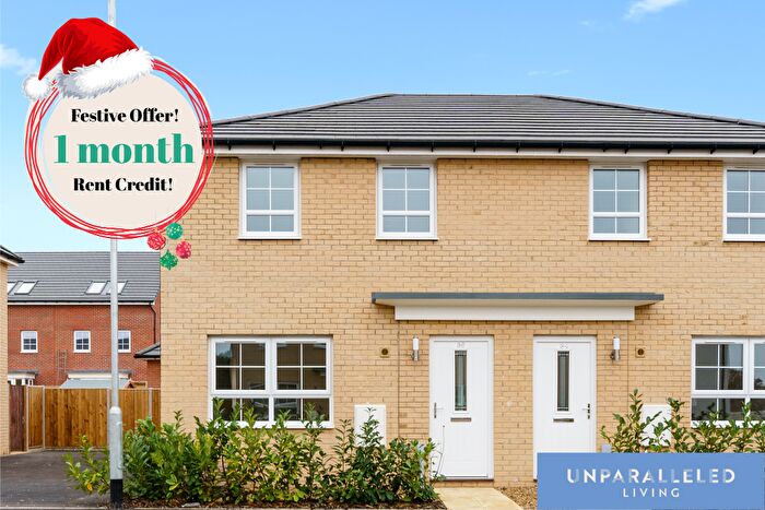 3 Bedroom Semi Detached House To Rent In Paynter Close, NR13