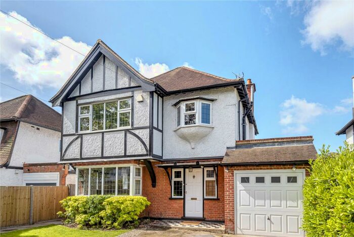4 Bedroom Detached House To Rent In Garrick Close, Hersham, Walton-On-Thames, KT12