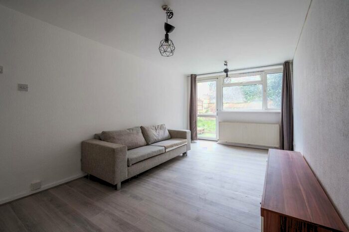 3 Bedroom Maisonette To Rent In Conistone Way, Islington, London, N7
