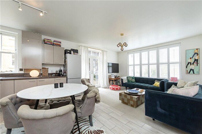 3 Bedroom Flat For Sale In Ambrose House, Chambers Park Hill, SW20