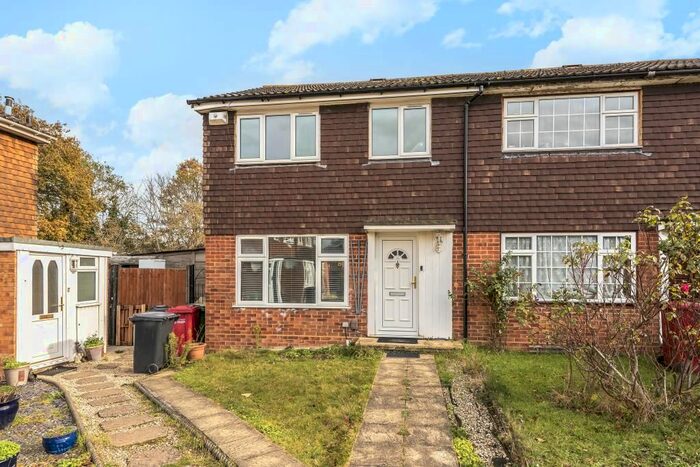 3 Bedroom Terraced House To Rent In Boarlands Close, Slough, SL1