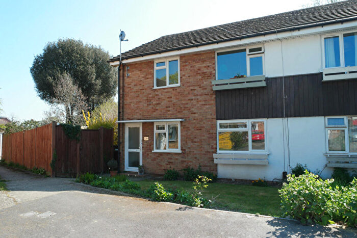 2 Bedroom Maisonette To Rent In Harbex Close, Kent, DA5